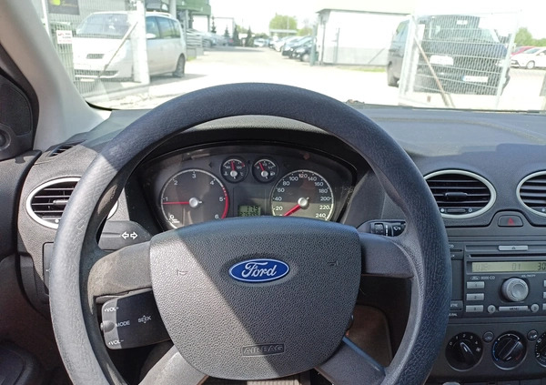 Ford Focus cena 4900 przebieg: 275000, rok produkcji 2006 z Warszawa małe 79